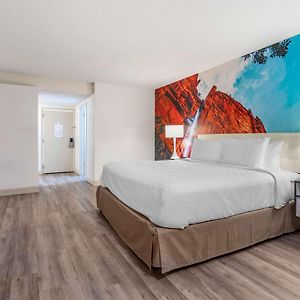 Standard Queen Room