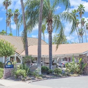 Days Inn By Wyndham Fresno Central