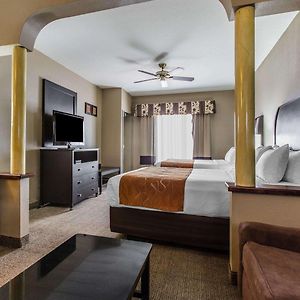 Queen Suite Mobility accessible