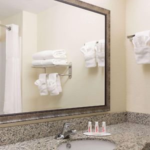 Deluxe  Queen Room Disability Access