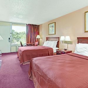 Queen Room Two Queen Beds Smoking