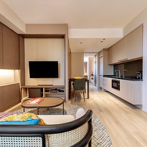 Deluxe One-Bedroom King Suite