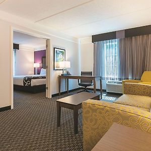 One-Bedroom King Suite