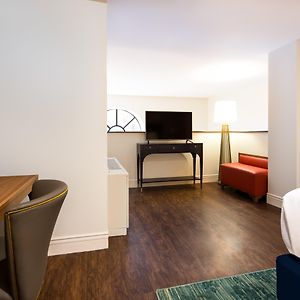 One-Bedroom King Suite