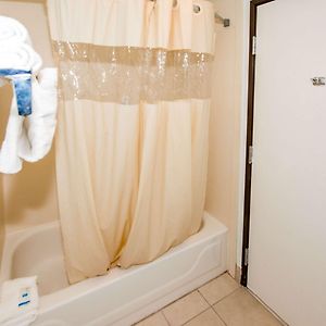 Queen Room Tub Accessible or Non-Smoking