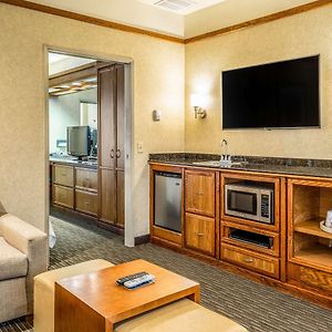 Standard King Suite
