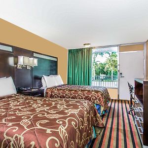 Deluxe Double Room Mobility Accessible or Non-Smoking