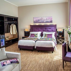 Executive Queen Room