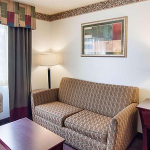 King Suite Accessible or Smoking