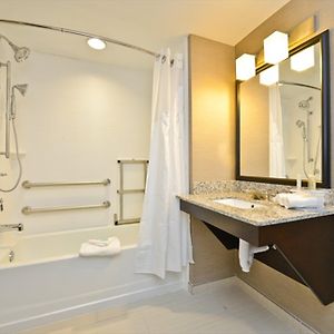 Standard Queen Room Hearing accessible
