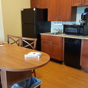 One-Bedroom Queen Suite