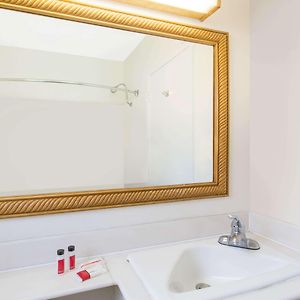 Suite Queen Double Bed Non-Smoking