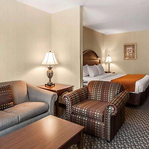 King Suite Accessible or Non-Smoking