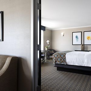 One-Bedroom King Suite