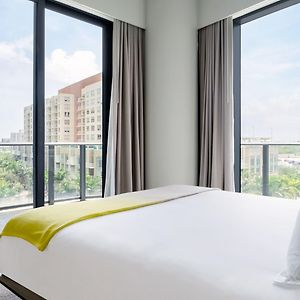 Deluxe Queen Suite