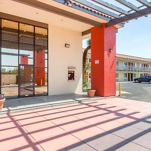 Baymont By Wyndham Bakersfield