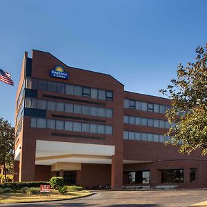 Days Inn & Suites By Wyndham Tallahassee Conf Center I-10
