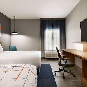 Queen Room Mobility or hearing accessible