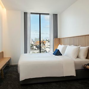 City Queen Room