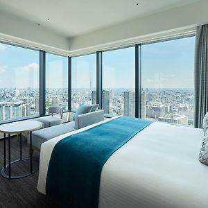 Deluxe Corner King Room