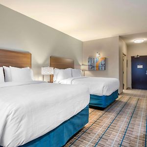 Standard Queen Room Hearing accessible