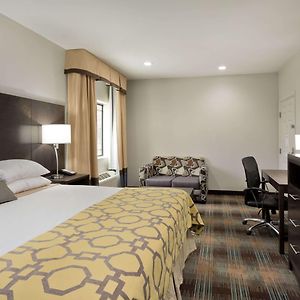 King Room Bath Tub Mobility or Hearing Accessible Non-Smoking