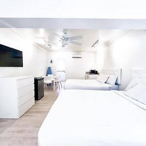 Studio Two Queen Beds