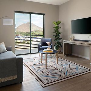 Designer Furnished 1 Bedroom Apt Old Town
