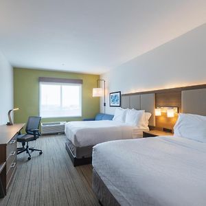 Queen Suite Mobility accessible