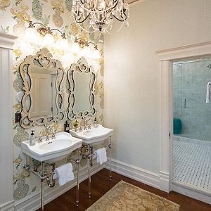 Deluxe Family Suite