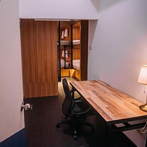 Bluewaters Pods 38 Hongkong St