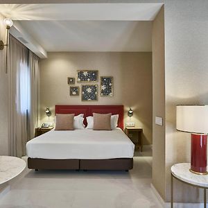 Junior Suite street floor