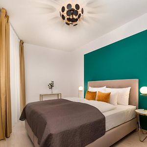 One-Bedroom King Suite