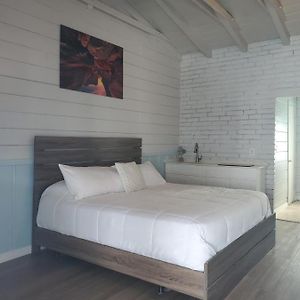 Hollywood Gardens Inn & Suites