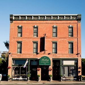 Deluxe Queen Room Pet Friendly