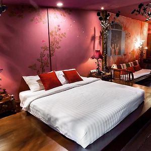 Honeymoon King Suite