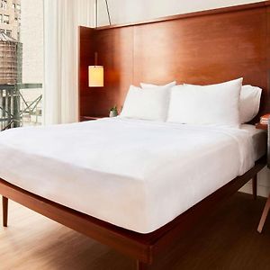 City Queen Room