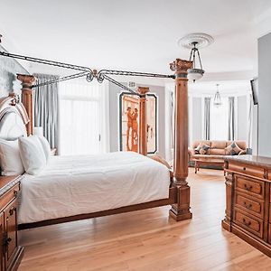 Luxury King Room