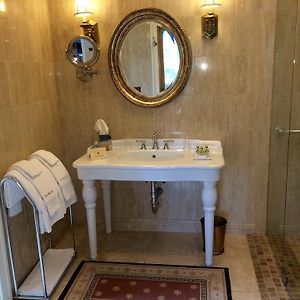 Standard Queen Suite