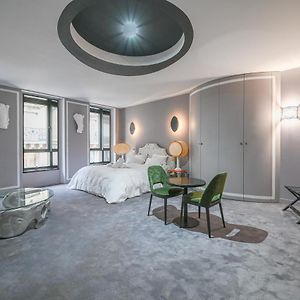 The Place To Be In Saint Germain Des Pres - Montana 2