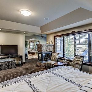Luxury King Suite