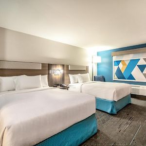 Standard Queen Room Two Queen Beds