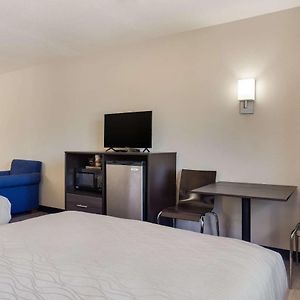 Queen Room Two Queen Beds Non-Smoking or No Pets