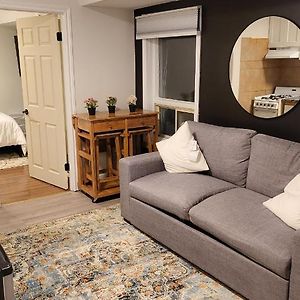Deluxe Queen Suite