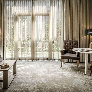 Standard Queen Suite