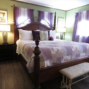 Tall Pines Inn