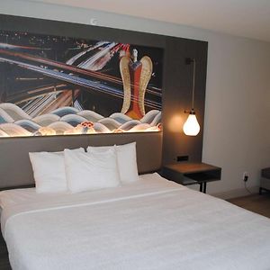 King Suite Mobility accessible