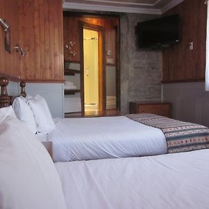 Deluxe Queen Suite