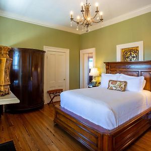 Classic Queen Room