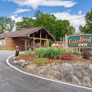 Cedarwood Inn